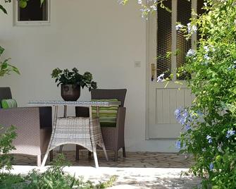 Apartment Srsen For 2 People In Kuciste - Kučište - Binnenhof