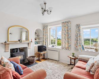 1 Rock Cottage - Beautifully Presented Cottage for Four with Wood Burner - Dittisham - Living room