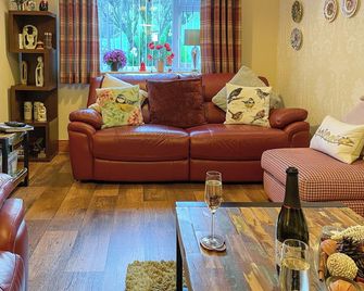 2 bedroom accommodation in Bishopdale, near Leyburn - Hawes - Living room
