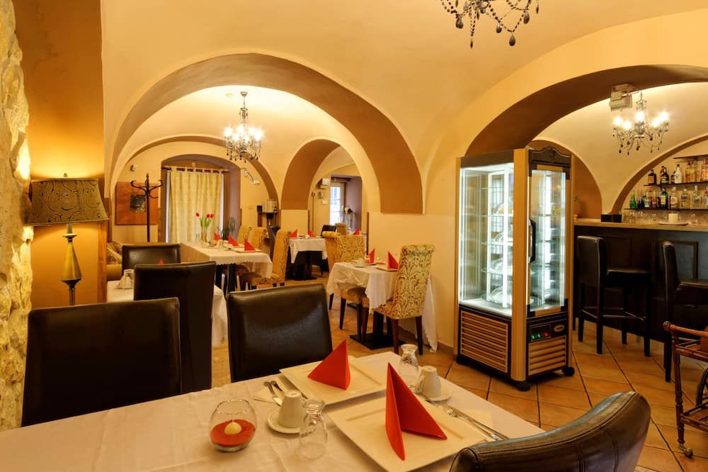 Enjoy Inn - Pilsen - מסעדה