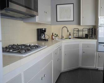 Clean 1BD Apartment by the Ocean - El Segundo - Cocina