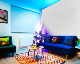 Luxury Stevenage Town Centre Apartment - Stevenage - Living room