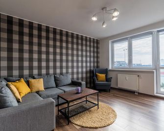 Osiedle Batorego Spacious Apartment by BookingHost - 포즈나뉴 - 거실