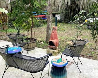 A comfortable home in a quiet neighborhood graced with Spanish Moss draped oaks. - Darien - Patio