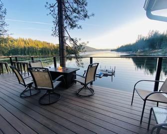 Hayden Lake Waterfront Home W/Boat Dock, across from sand bar! br(No WiFi) - Hayden - Balcony