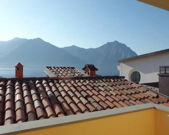 Torre Antica is an Ancient Watch Tower Fully Restored With all Modern Amenities - Lovere - Balkón