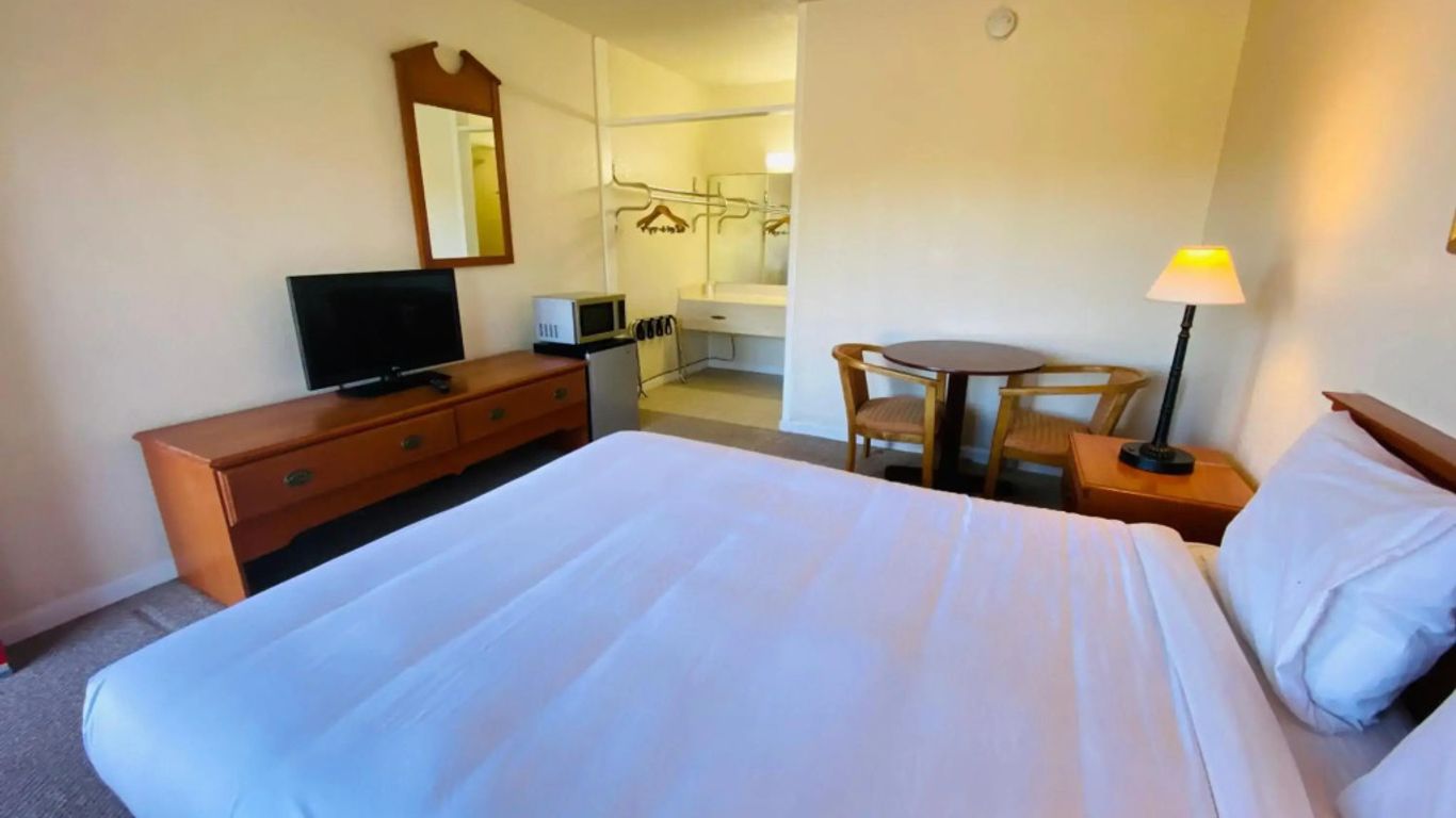 Traveler's Place Inn & Suites