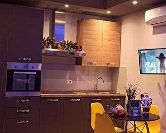 Kemilia Apartments Matera Tourist Rental - La Martella - Cocina