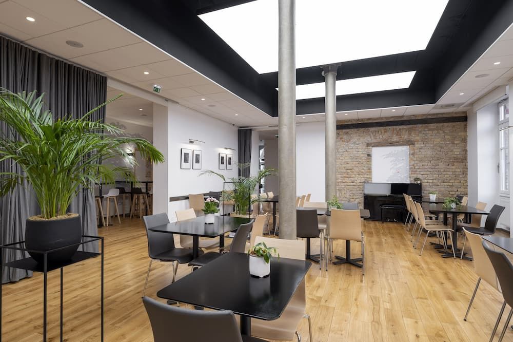 سياروس - هوستل