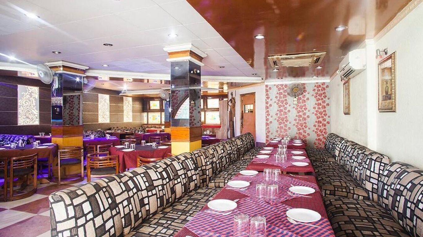 OYO 26647 Minar Hotel