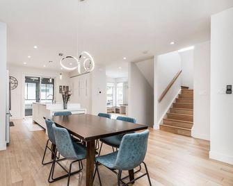 Theatre - Fire Table - High End Executive Home - Lethbridge - Eetruimte