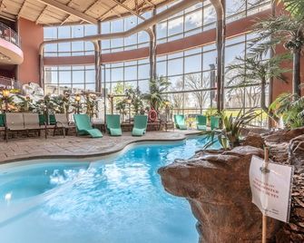 Hotel Universel Quebec - קוויבק סיטי - בריכה