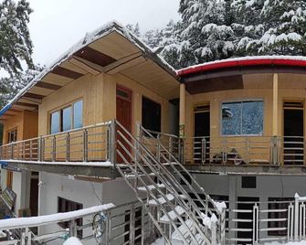 Hotel Shwetambara - Gangotri - Building