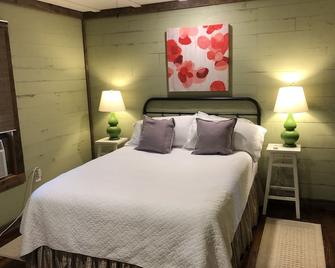 Carolines Charming 3br2bath, 7min D'town Memphis. Dedicated Guest House Pets! - West Memphis - Bedroom