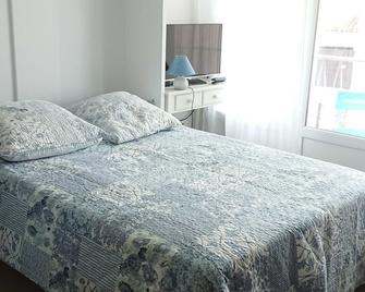 Apartment 'Studio Centre Du Château' with Balcony and Wi-Fi - Le Château-d'Oléron - Chambre