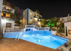 Korifi Suites Collection Apartment Adults - Piskopiano - Pool