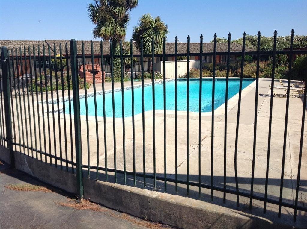 Wiebe Motel - Hollister - Piscina