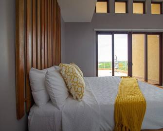 Villa 99, a modern, waterfront piece of Heaven. - Whitehouse - Habitación