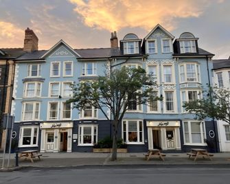 Harry's Hotel - Aberystwyth - Bygning
