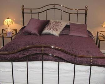 Old Vicarage - Exeter - Phòng ngủ