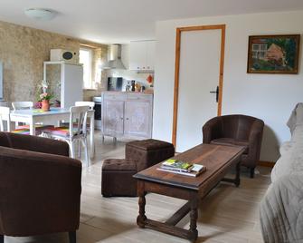 Couanac gîte familial à la campagne avec piscine - Puylaroque - Sala de estar