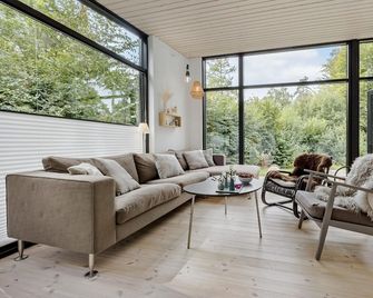 Nice Home in Hornbaek With Wifi - Hornbæk - Living room