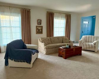 Cozy Cottage • Great Location + Espresso Bar - Hastings - Wohnzimmer