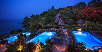 Hermosa Cove Villa Resort and Suites - Ocho Ríos - Piscina