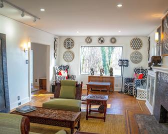 African Oasis Luxury Inn at the Gallery - Mount Vernon