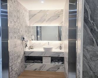 Browndot Hotel Mokpo Gotbawi - Mokpo - Bathroom