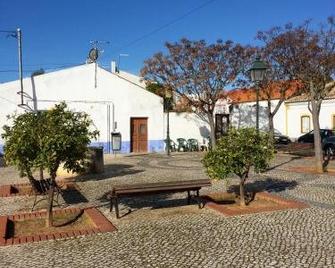 Casa Largo do Poço Guesthouse - Alvor - Outdoors view