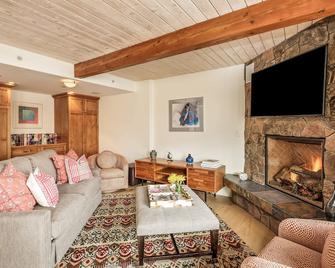 Deluxe 2 Bedroom Apartments At Resort With Outdoor Pool & Hot Tub - Aspen - Pokój dzienny
