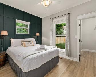 Cozy Chic Home in Downtown Loveland! - Loveland - Bedroom