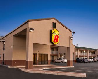 Super 8 by Wyndham Hattiesburg North - Hattiesburg - Building