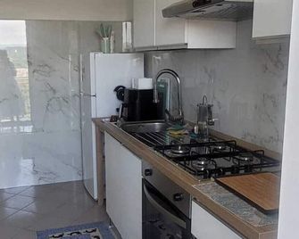 Apartment in Cinque Terre area renovated to new 2.5 km from the sea - Tellaro - Cocina