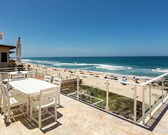 Beachfront 4 bedroom home, sleeps up to 9 - Carlsbad - Balcony