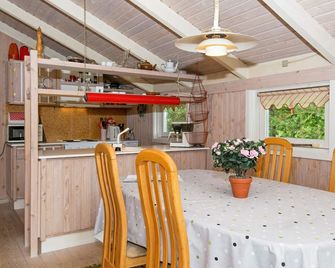 6 person holiday home in Ebeltoft-By Traum - Ebeltoft - Spisestue