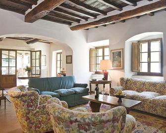 Villa Al Borgo: A welcoming two-story villa located in a characteristic village, with Free WI-FI. - Radda In Chianti - Salon