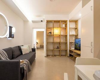 Nolo37: Eco Chic Central Designer 1-bed. apart in cool NoLo Milano with AC, WiFi - Milan - Living room