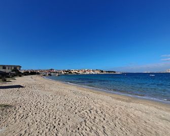 Nino Apartment - Palau - Strand