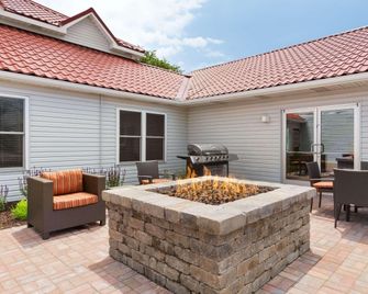 Country Inn & Suites by Radisson, Holland, MI - Holland - Patio