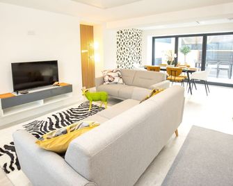 James' Place at Castle Cottage - Merthyr Tydfil - Living room