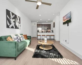 Luxury1 bed 1 bath | Fitness center | Pool | Lakefront views | Premium amenities - Spring - Living room