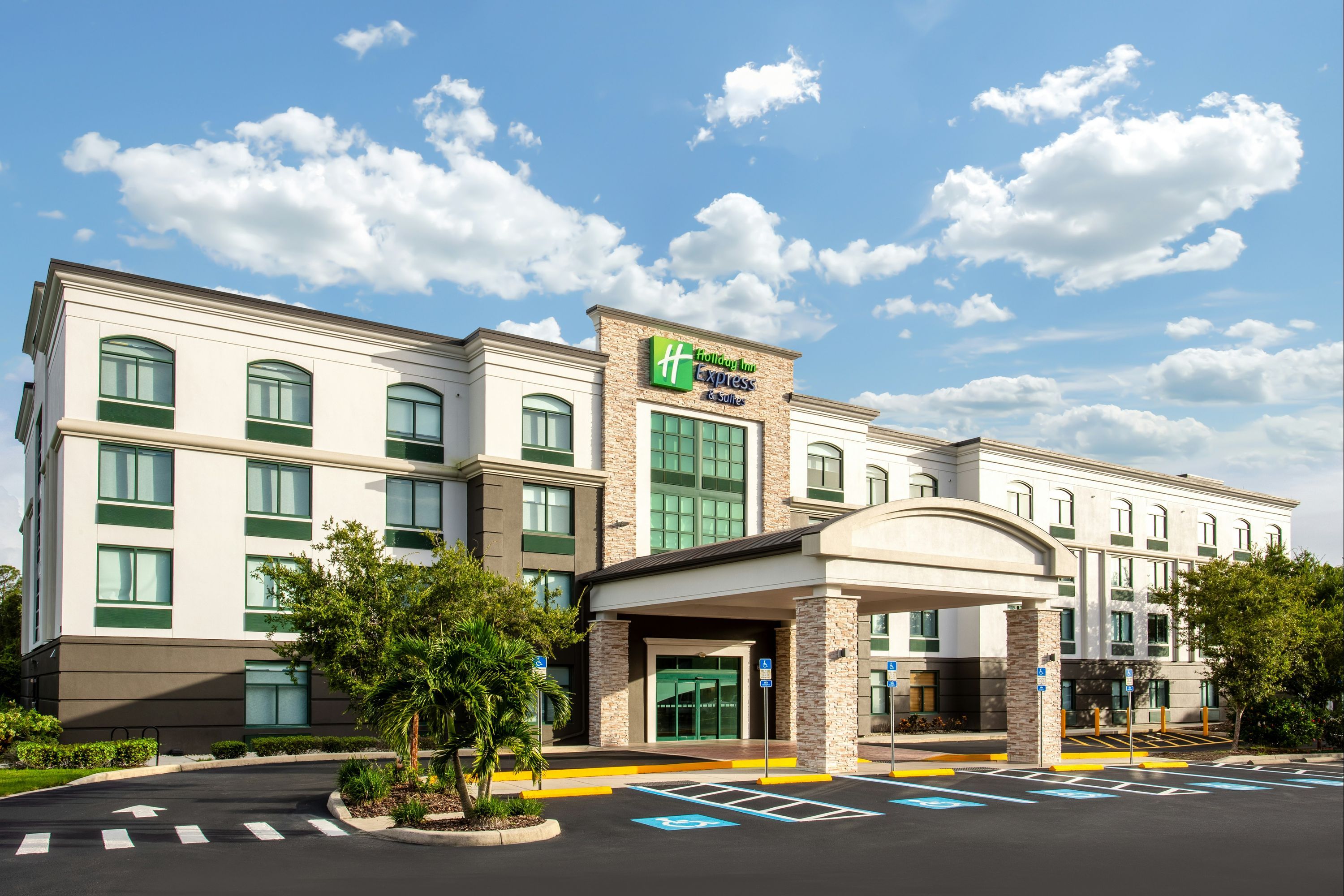 Holiday Inn Express & Suites Bradenton East-Lakewood Ranch - בריידנטון - בניין