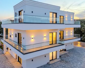 Luxurious Villa Dantela for 28 people with four private pools - Novalja - Gebäude