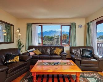 Coastal Spacious Mountain Views - Kaikoura - Wohnzimmer