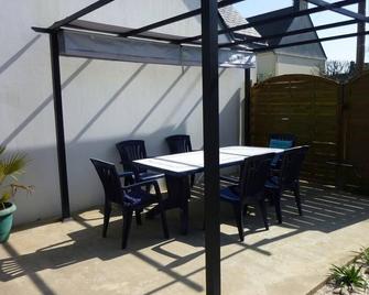 Quiet house sleeps 5/6 - Damgan - Patio