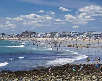Odysea: Walk Boardwalk, 2 Garages, Modern Kitchen, Fast Wifi, Smart Tv, Central Heat - Hampton - Strand