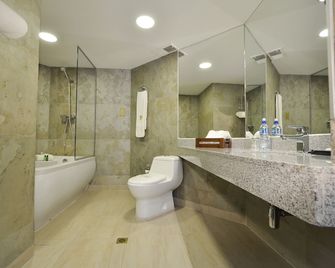 Hotel Presidente - La Paz - Bathroom
