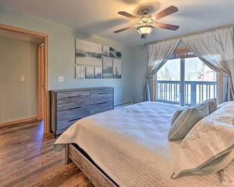 Steamboat Home with Garage, 1 Mi to Ski Resort - Steamboat Springs - Bedroom